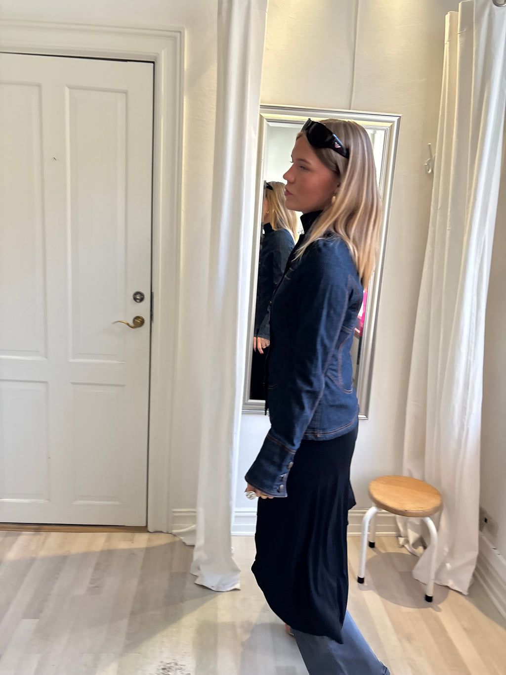 Denimjakke med mange knapper