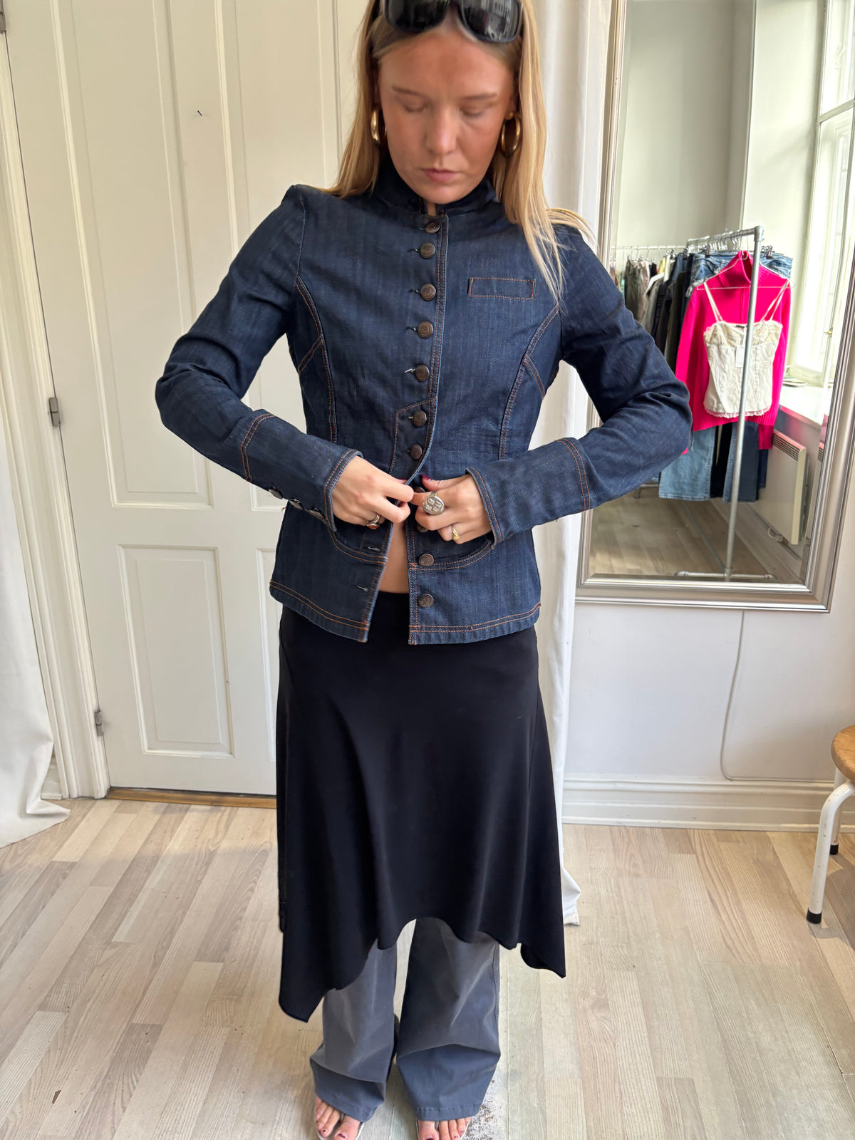 Denimjakke med mange knapper