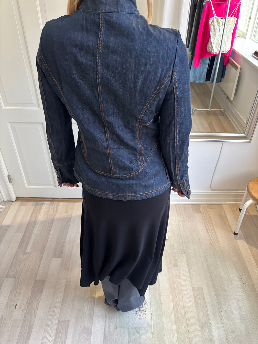 Denimjakke med mange knapper