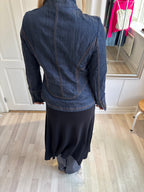 Denimjakke med mange knapper