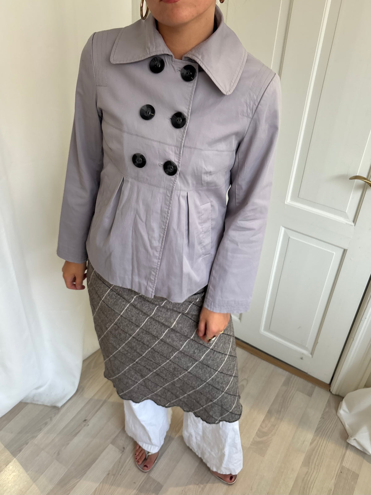 Grå pea coat med store knapper