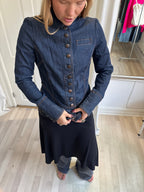 Denimjakke med mange knapper