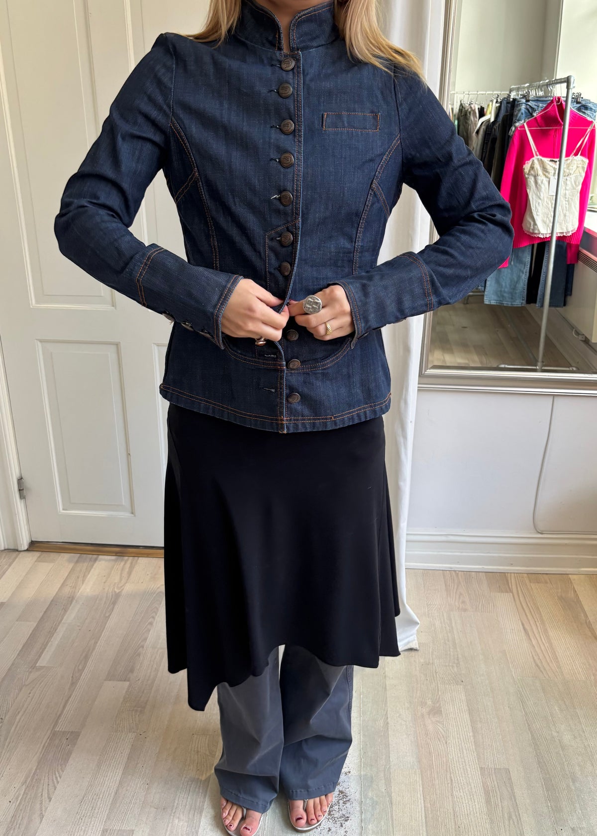 Denimjakke med mange knapper