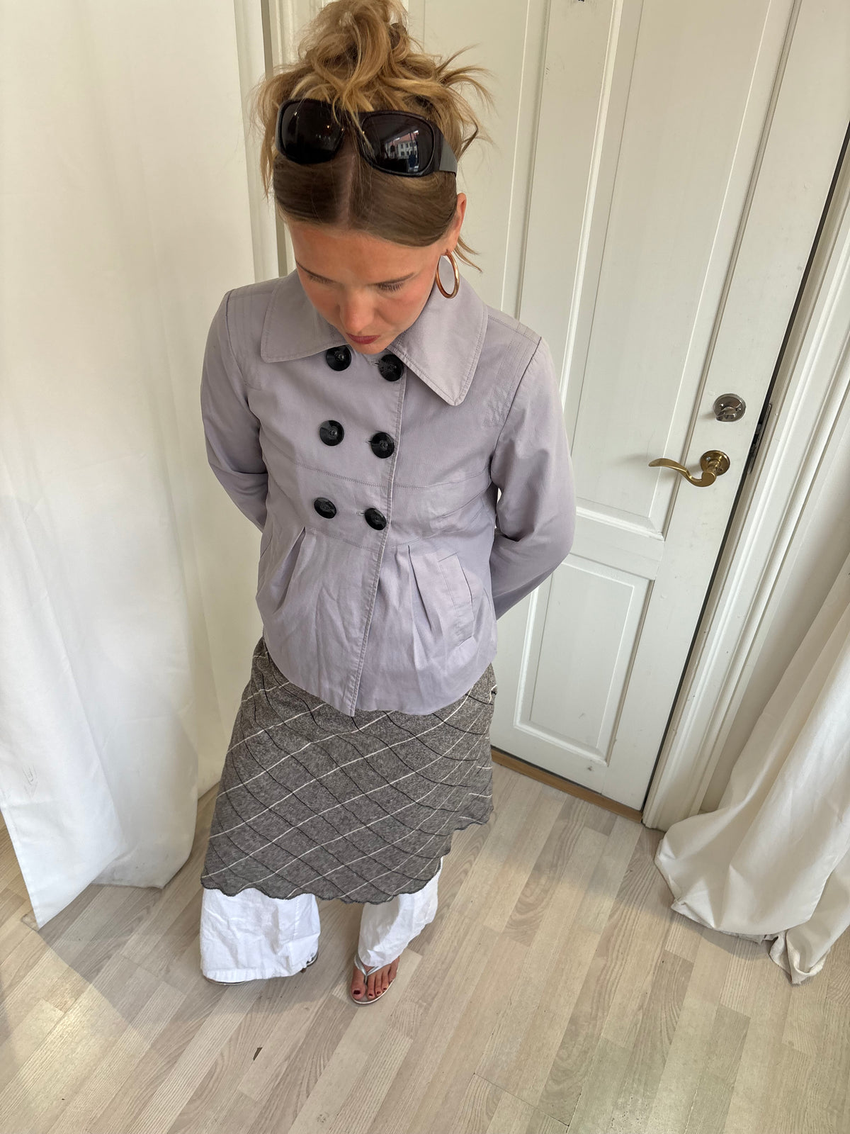 Grå pea coat med store knapper